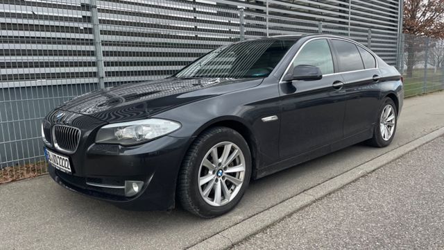 BMW 530d  AUT-Volleder-NAVI-PDC- Xenon-TÜV-Garantie