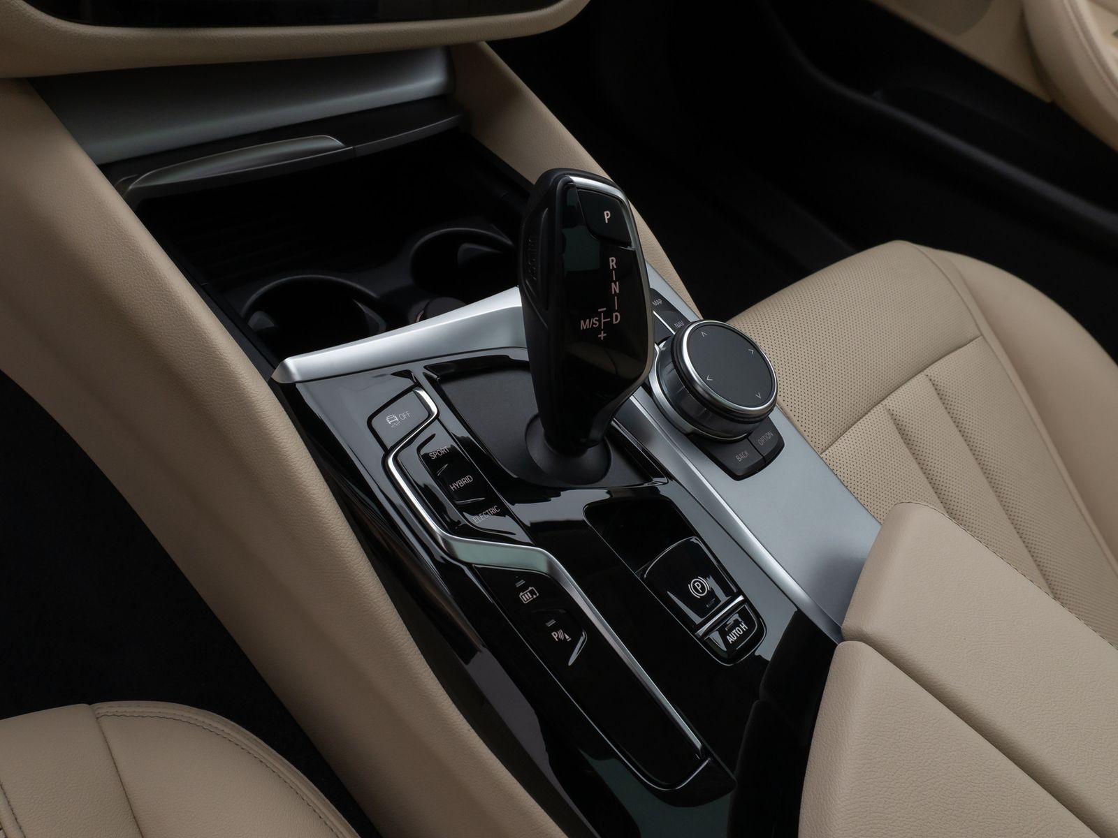 Fahrzeugabbildung BMW 530e Panorama Kamera DAB HiFi 4xKlima Leder 18Zl