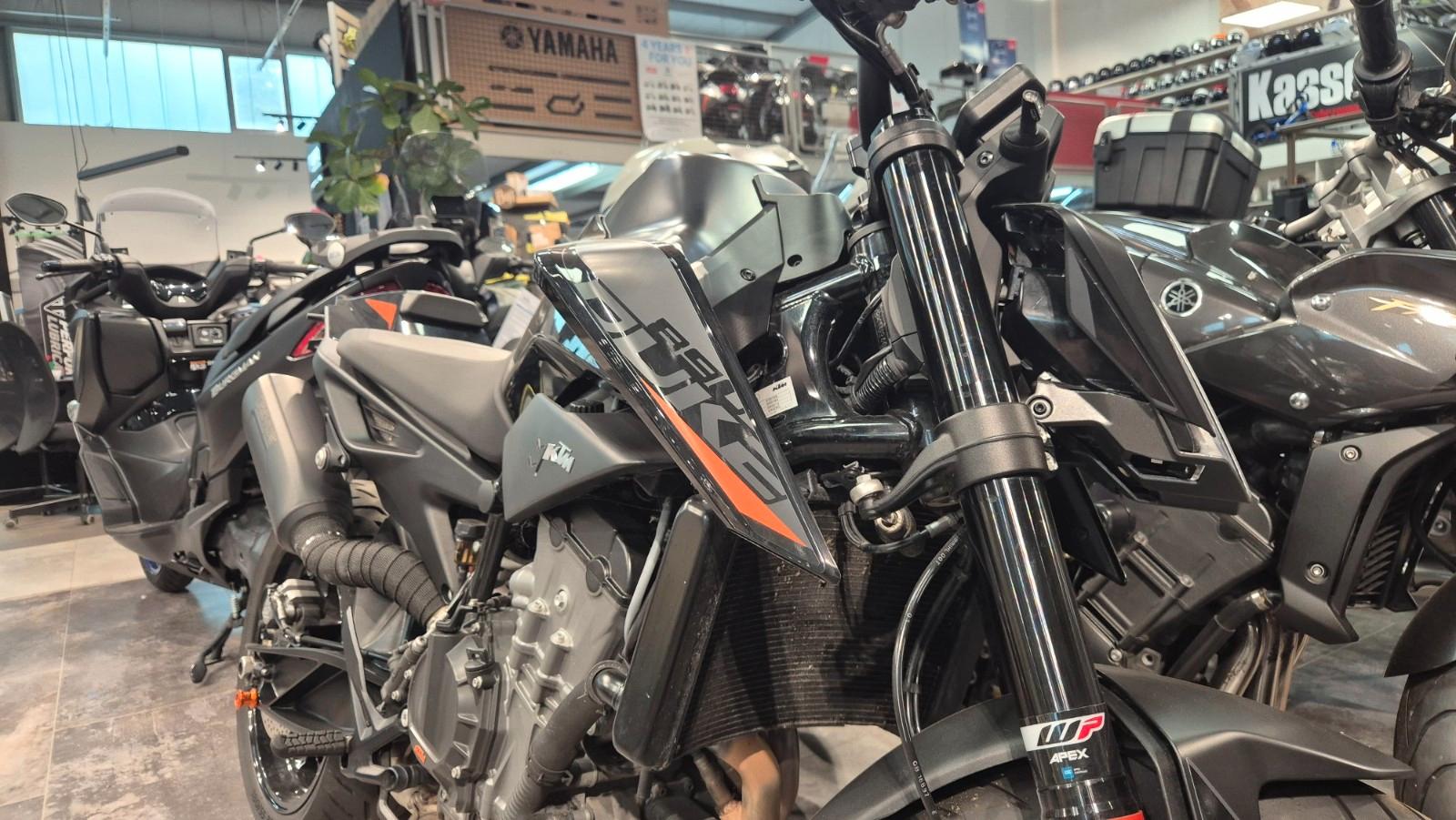 KTM 890 Duke (vgl. 790) - das Skalpell!