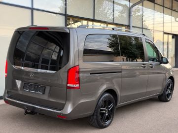 Mercedes V 220 - 3