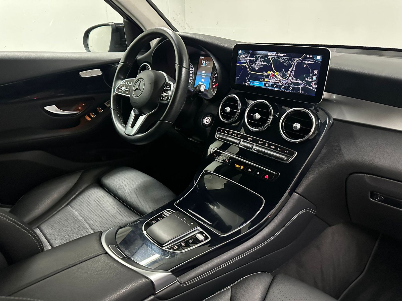 Fahrzeugabbildung Mercedes-Benz GLC 300 e 4MATIC Autom. *AHK*