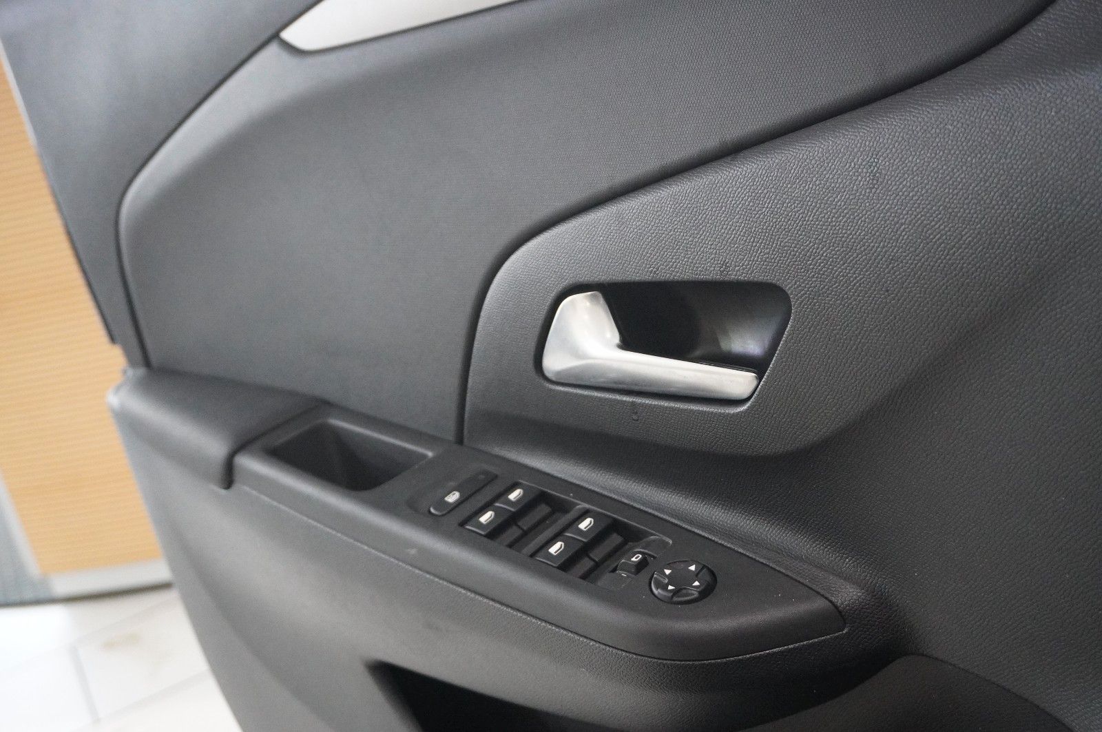 Fahrzeugabbildung Opel Corsa F 1.2 EDITION NAVI/SHZ/SPORT/PDC/TEMP./DAB