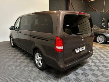 Mercedes V 220 - 2