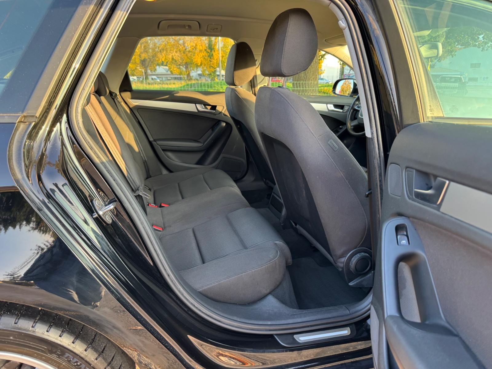 Audi A4 2011 — photo 17