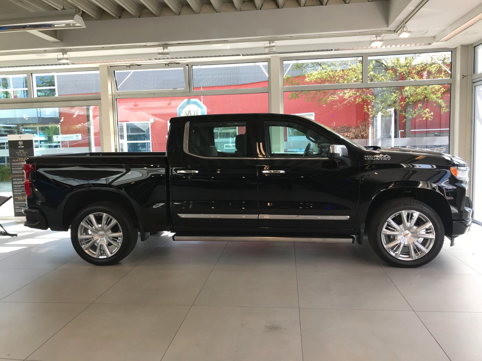 Fahrzeugabbildung Chevrolet Silverado 6.2 V8 High Country
