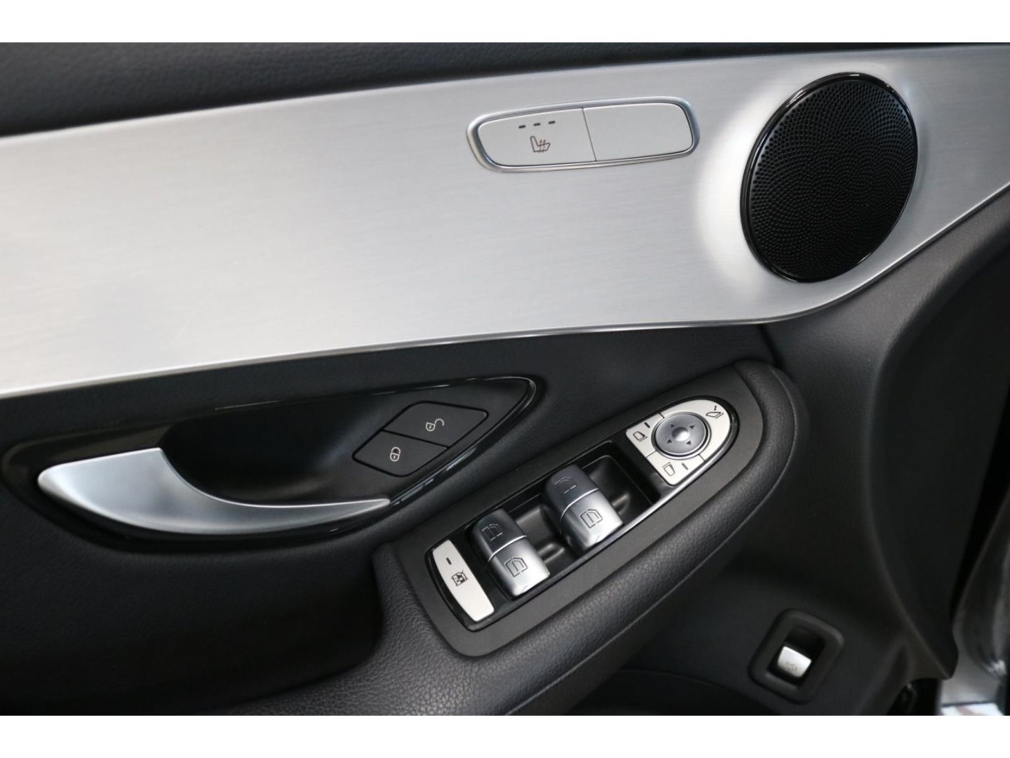Fahrzeugabbildung Mercedes-Benz GLC 200 4Matic e. Heckklappe AHK Navi LED