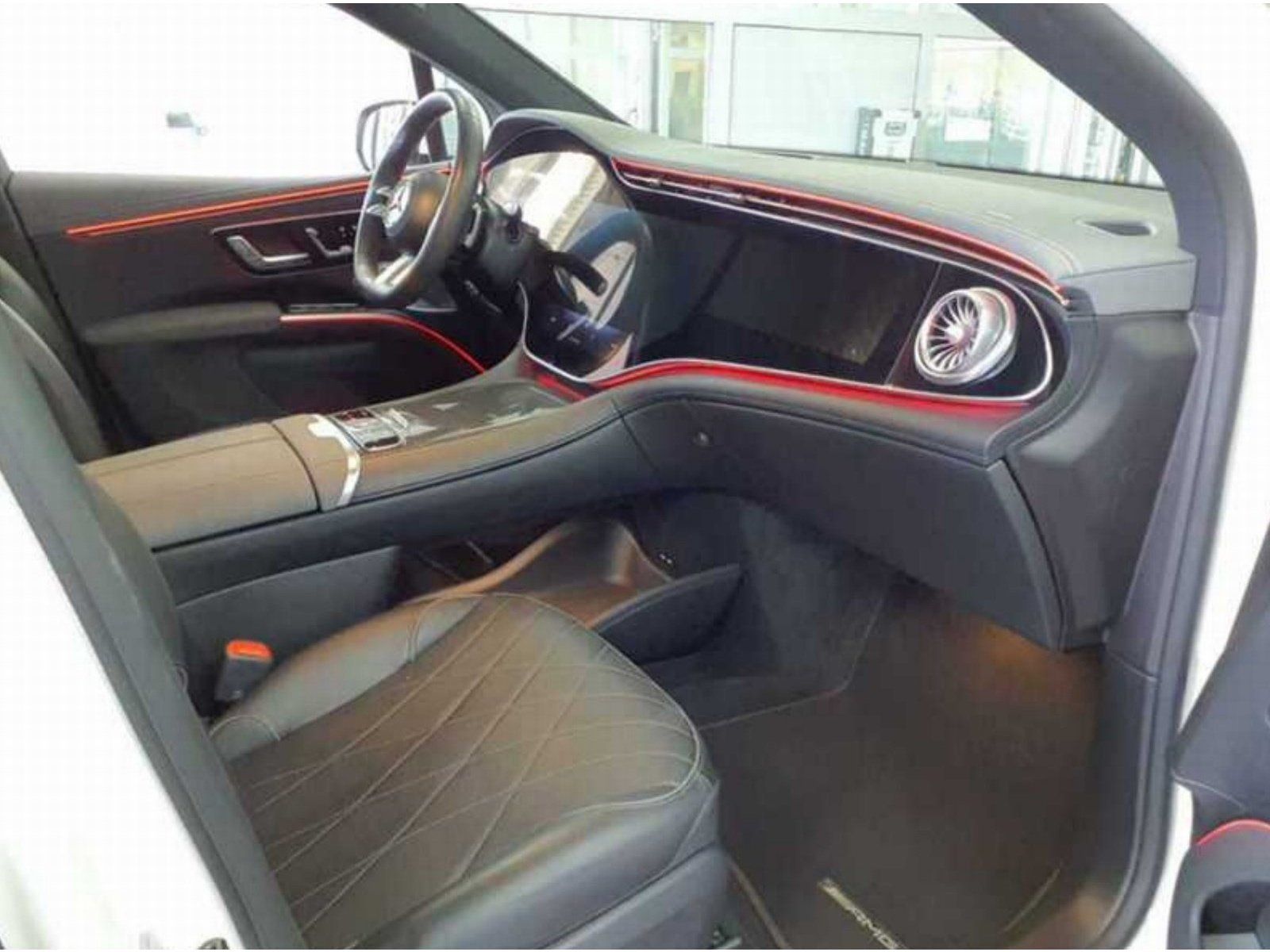 Fahrzeugabbildung Mercedes-Benz EQS 580 SUV AMG Prem+ Nappa Carbon Massage HYPER