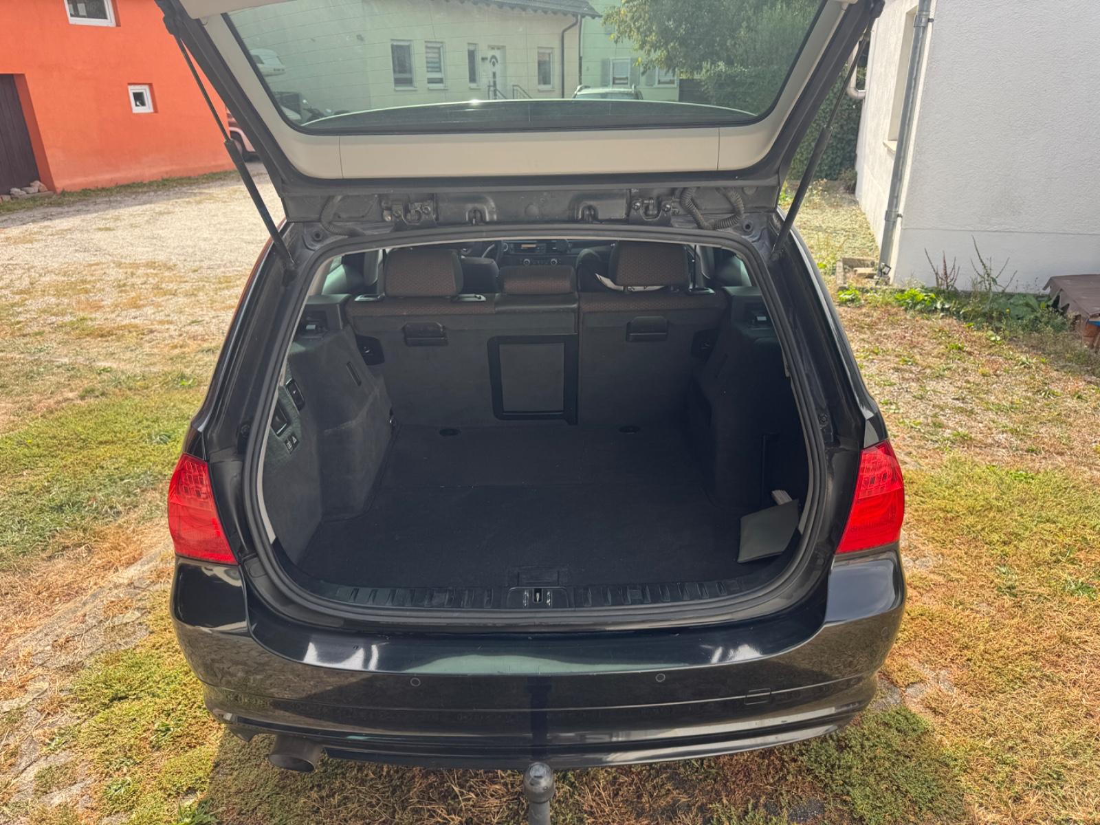 BMW 318 2010 — photo 6