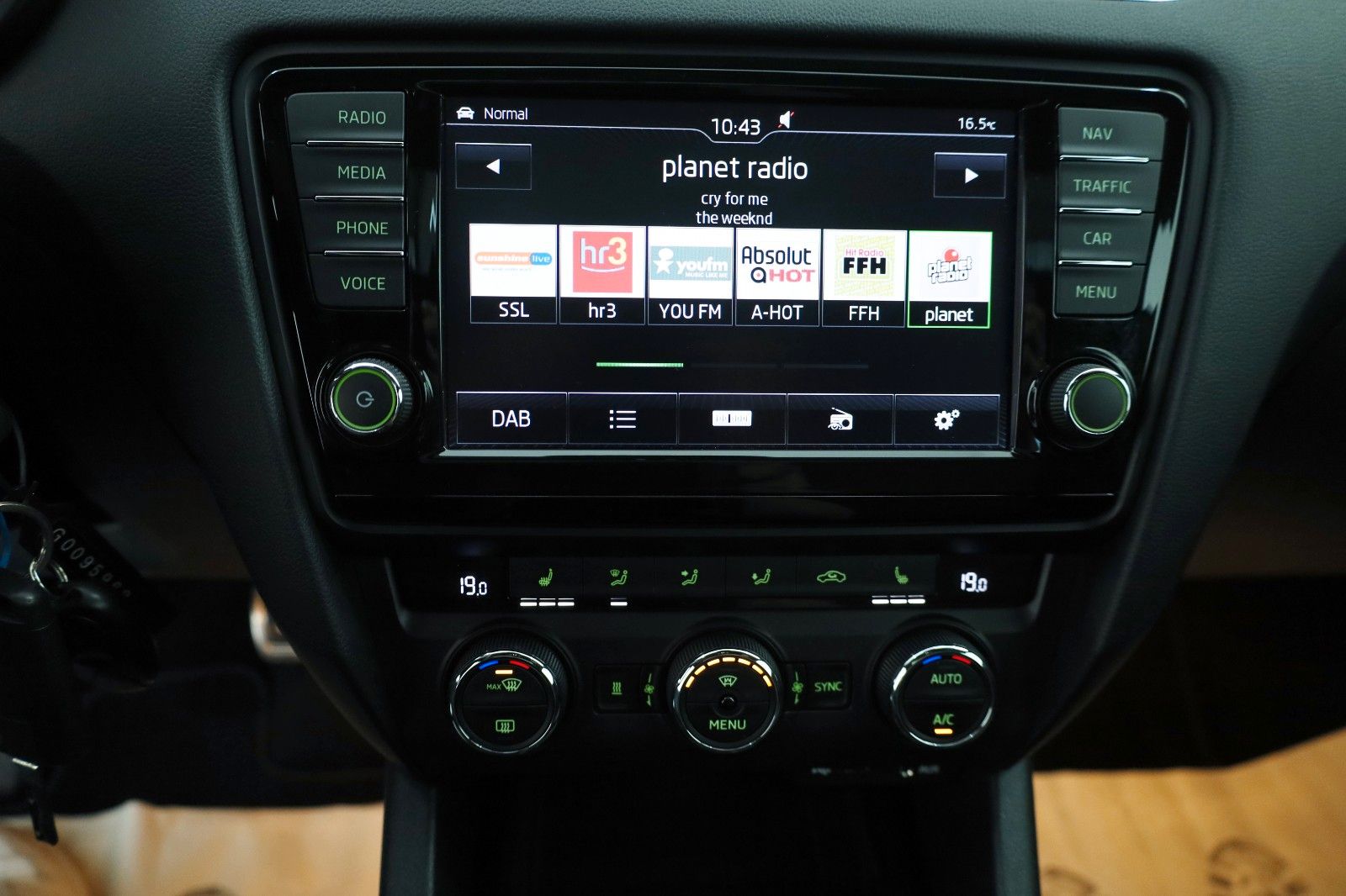 Fahrzeugabbildung SKODA Octavia Lim. RS,Leder,Navi,Bi-Xenon,SH,Panorama