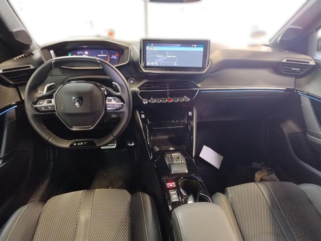 Fahrzeugabbildung Peugeot 208 GT Hybrid 145 e-DSC6