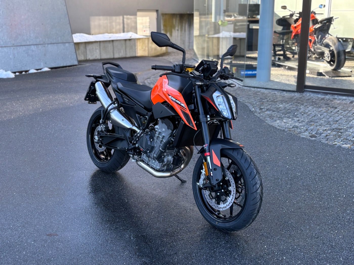 Fahrzeugabbildung KTM 790 Duke Modell 2026 mitTech Pack auch in Schwar