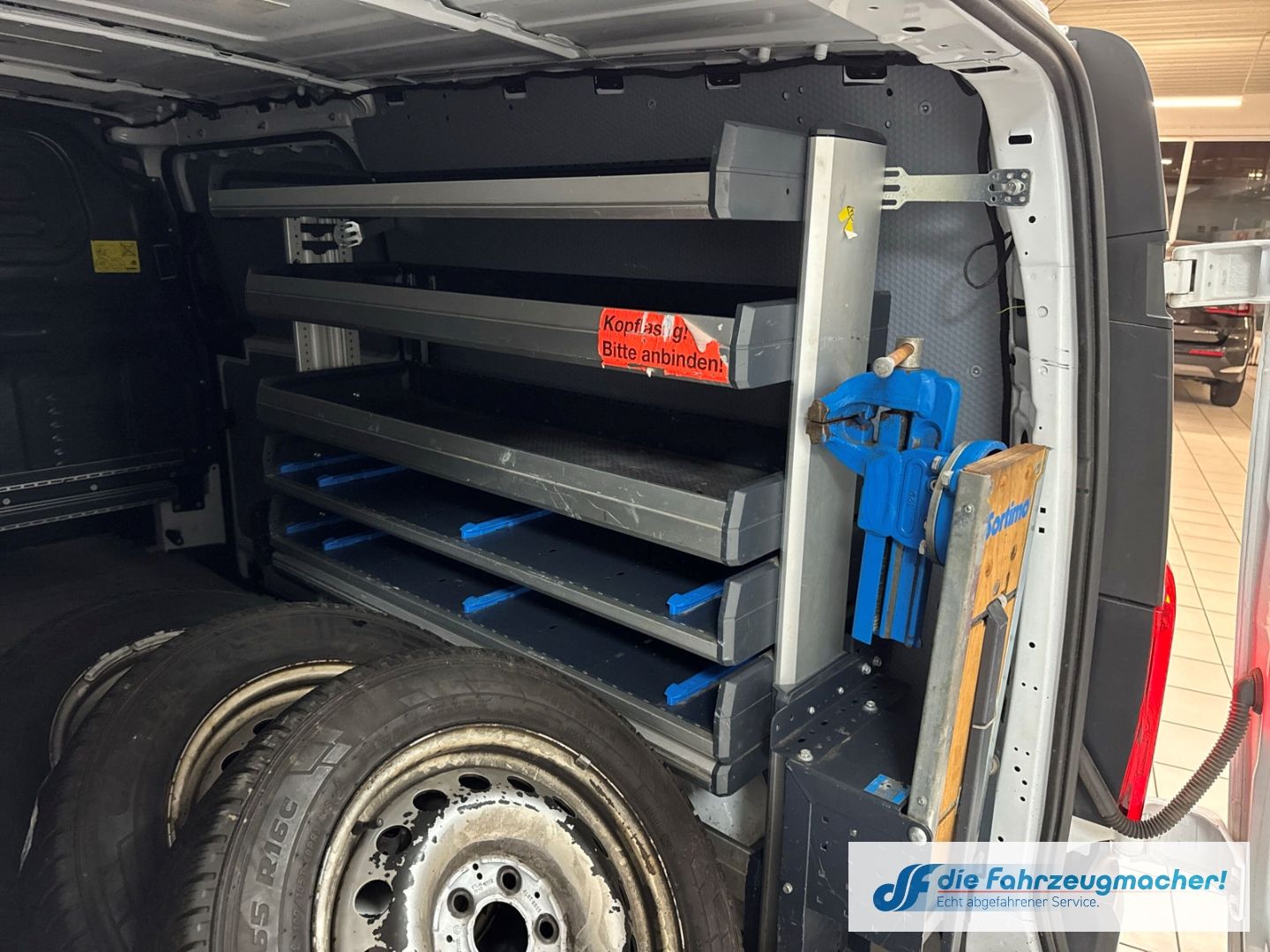 Fahrzeugabbildung Mercedes-Benz Vito Kasten 114 CDI BT RWD extralang AHK Parkle