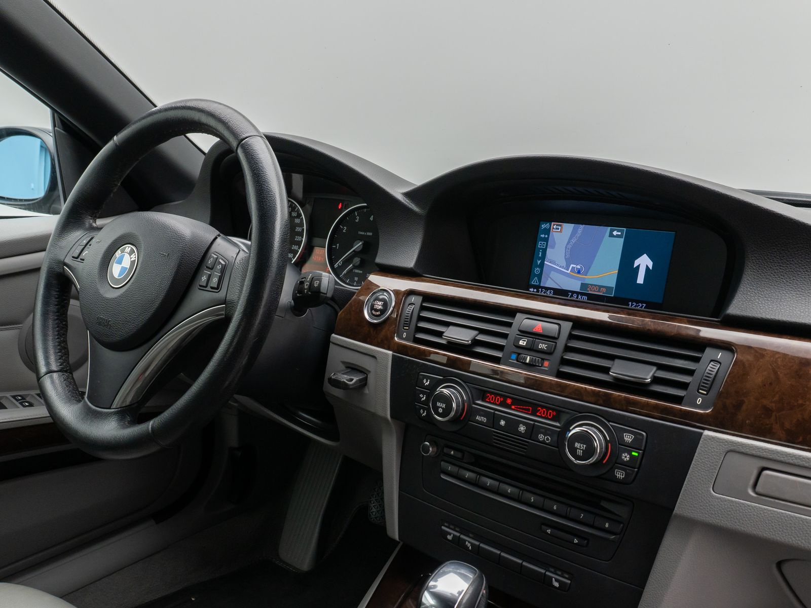 Fahrzeugabbildung BMW 320i Cabrio PDC Navi Sitzhzg Xenon 8fach Sport