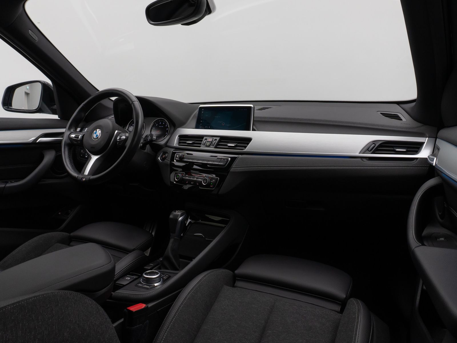 Fahrzeugabbildung BMW X1 xD25e M Sport Panorama DAB Navi LED 18Zoll