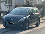 Peugeot 5008~AUT~2.HAND~N-TÜV~N-SERVIS~PAN... - gebrauchte Peugeot 5008 aus dem Jahr 2011