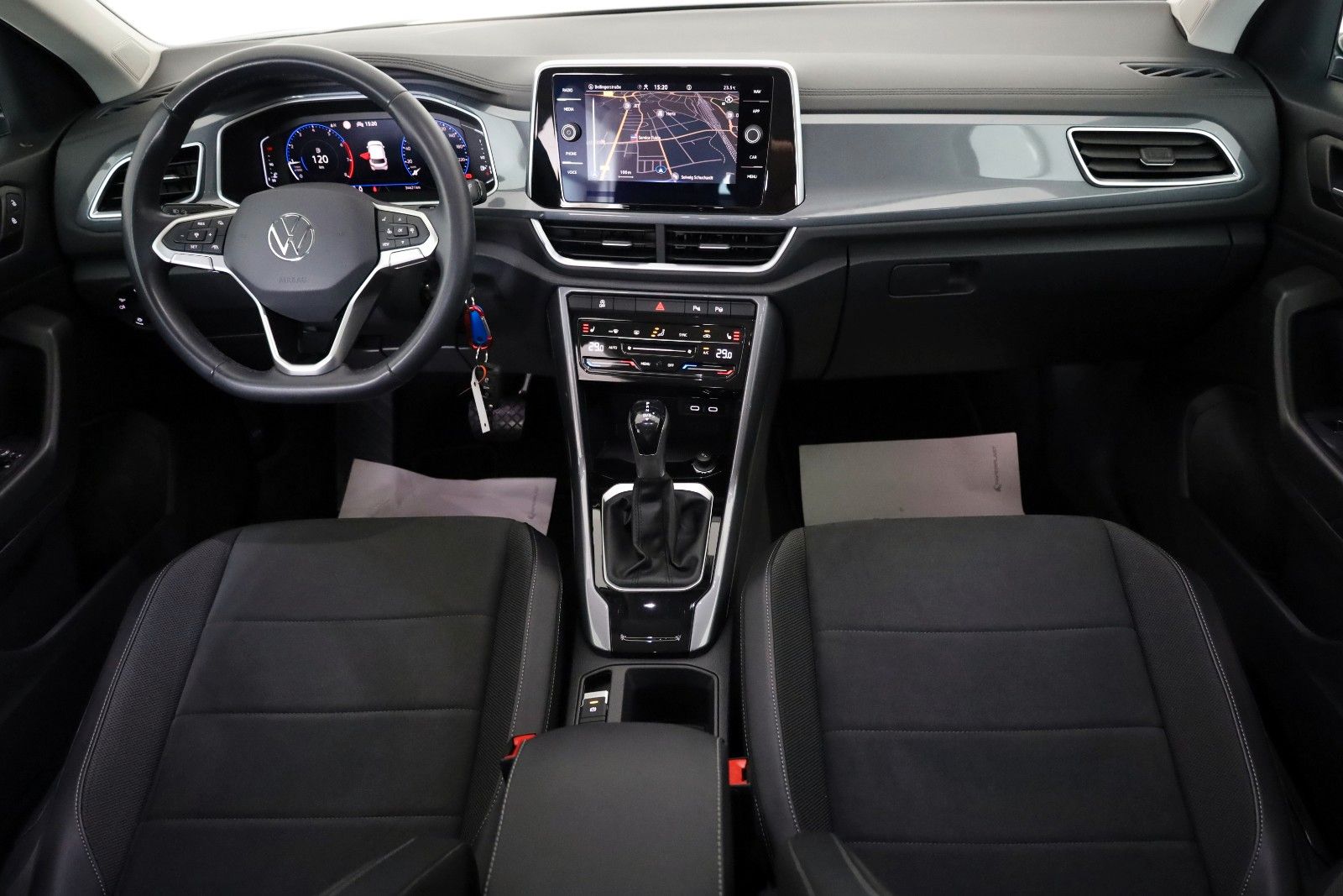 Fahrzeugabbildung Volkswagen T-Roc Style T.Leder,Navi,LED,ACC,SH,PDC,SR+WR