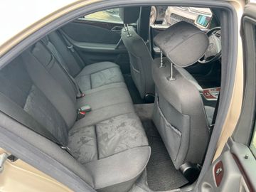 Mercedes E 230 - 8