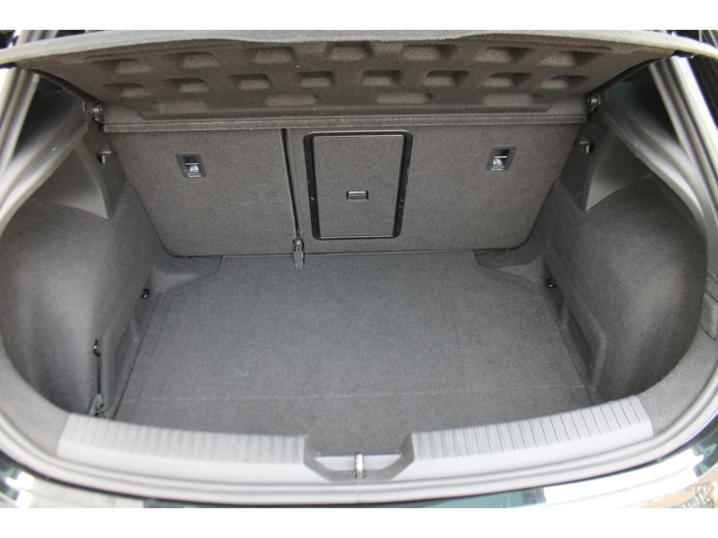 SEAT Leon FR 2.0 TDI Beats ACC LED H&R Pano Navi DAB - Image 9