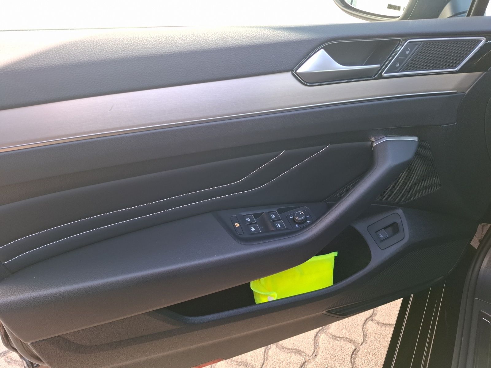 Fahrzeugabbildung Volkswagen Passat Variant TDI Elegance DSG STH Matrix AHK N