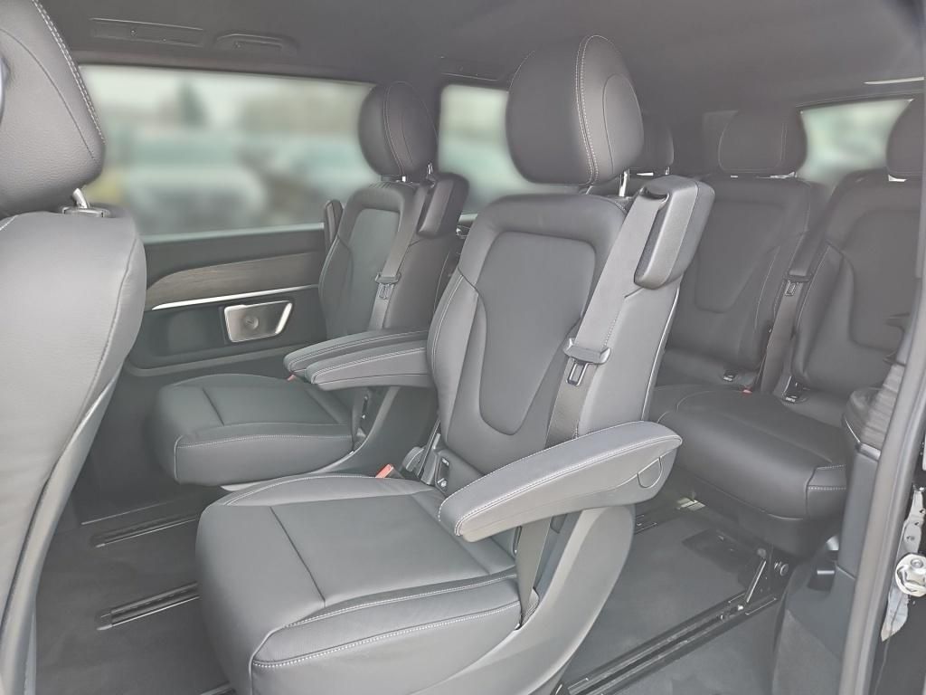 Fahrzeugabbildung Mercedes-Benz V 300 AVG extralang 4x4 7 Sitze 2,5tAHK AMGFront