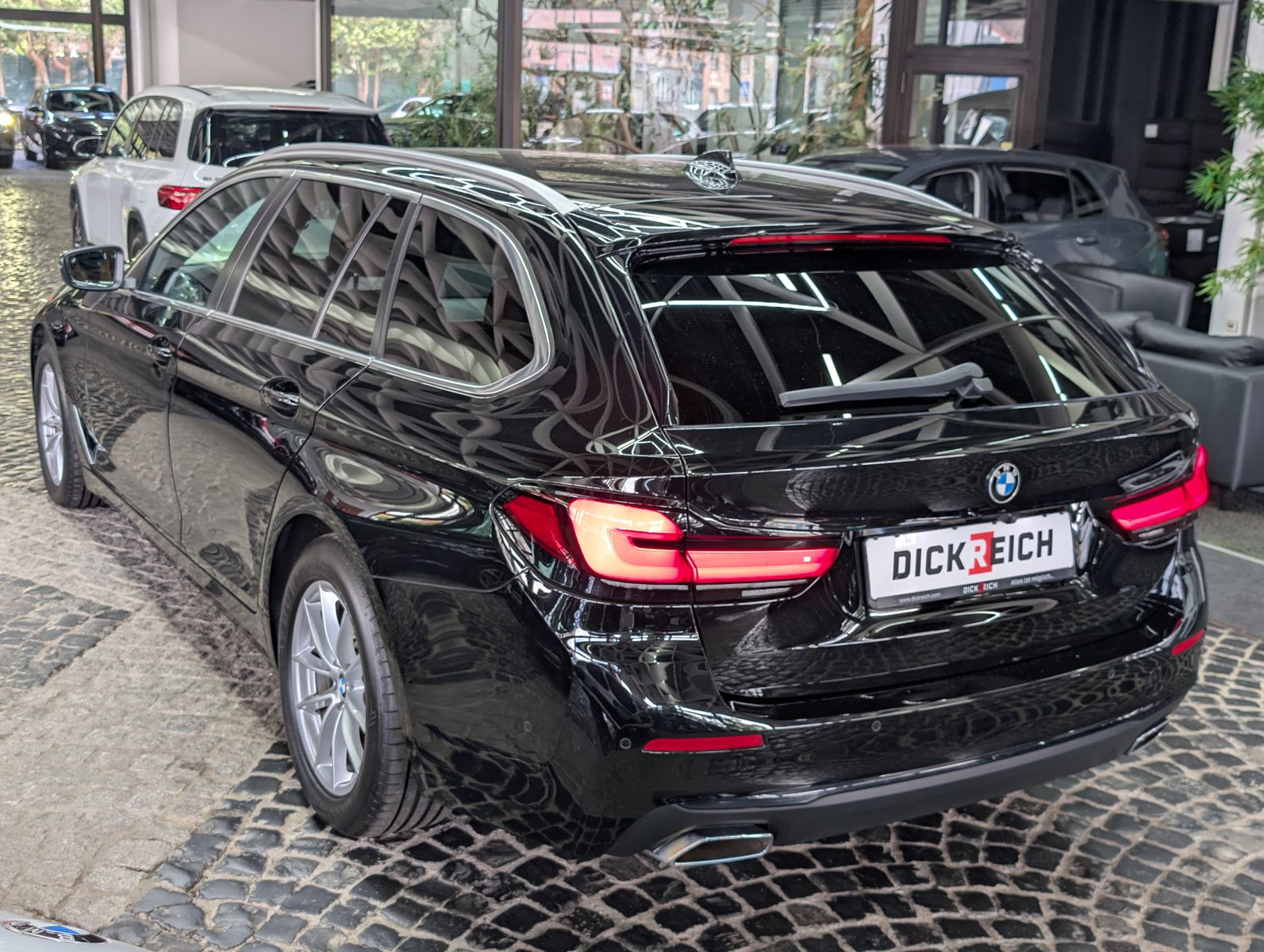 Fahrzeugabbildung BMW 520d M Sport MHEV LEDER HUD AMBI LED APP 4xSHZ