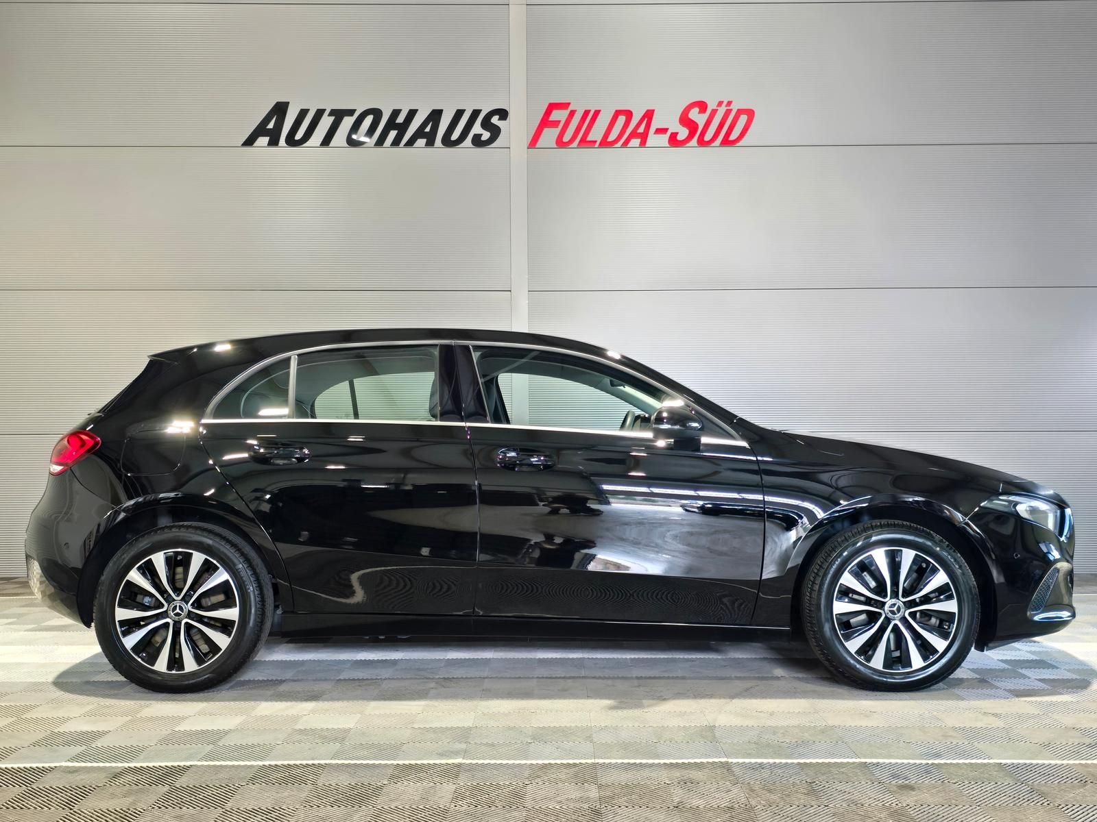 Mercedes-Benz A 250e°CarPlay°DAB°LED°PDC°Spur°Shzg°Navi°Tempom imagem 3