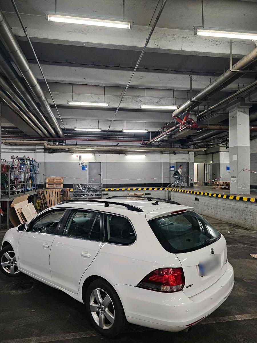 Volkswagen Golf 2012 — engine 105 HP (77kW)