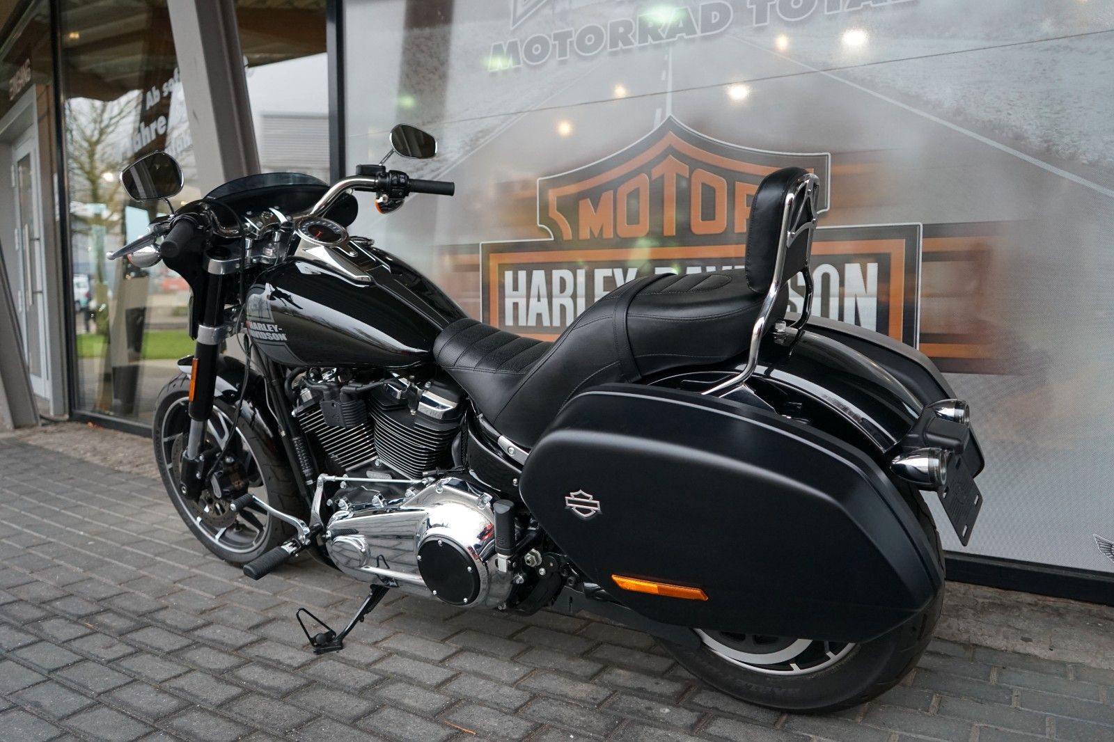 Fahrzeugabbildung Harley-Davidson Softail Sport Glide FLSB 107 mit Miller Auspuff