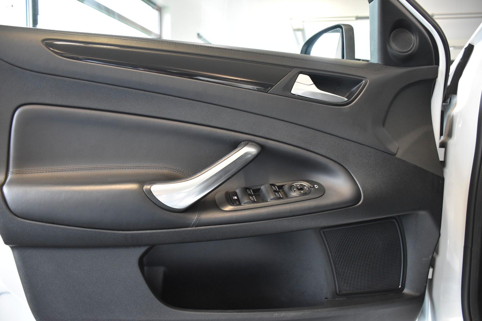 Ford Mondeo 2014 — photo 14