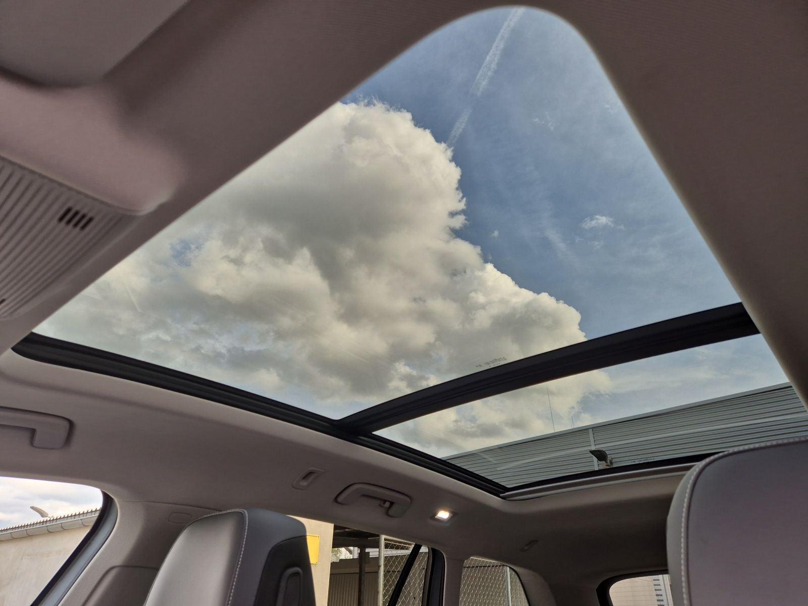 Fahrzeugabbildung Volkswagen Passat TDI Elegance DSG Matrix STH AHK Navi Pano