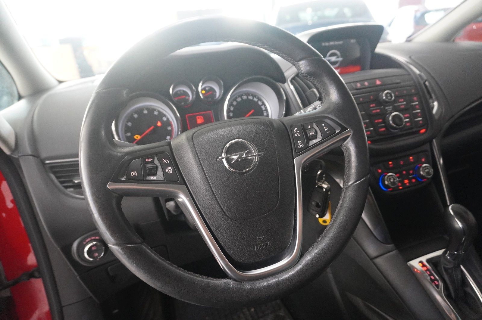 Fahrzeugabbildung Opel Zafira C Tourer 1.6T INNO. 7-SITZ NAVI/SHZ/SPORT