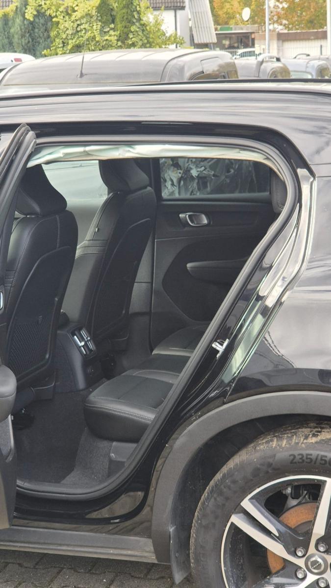 Volvo XC 40 R Design Recharge 2WD*Leder*LED*Sportfahrw