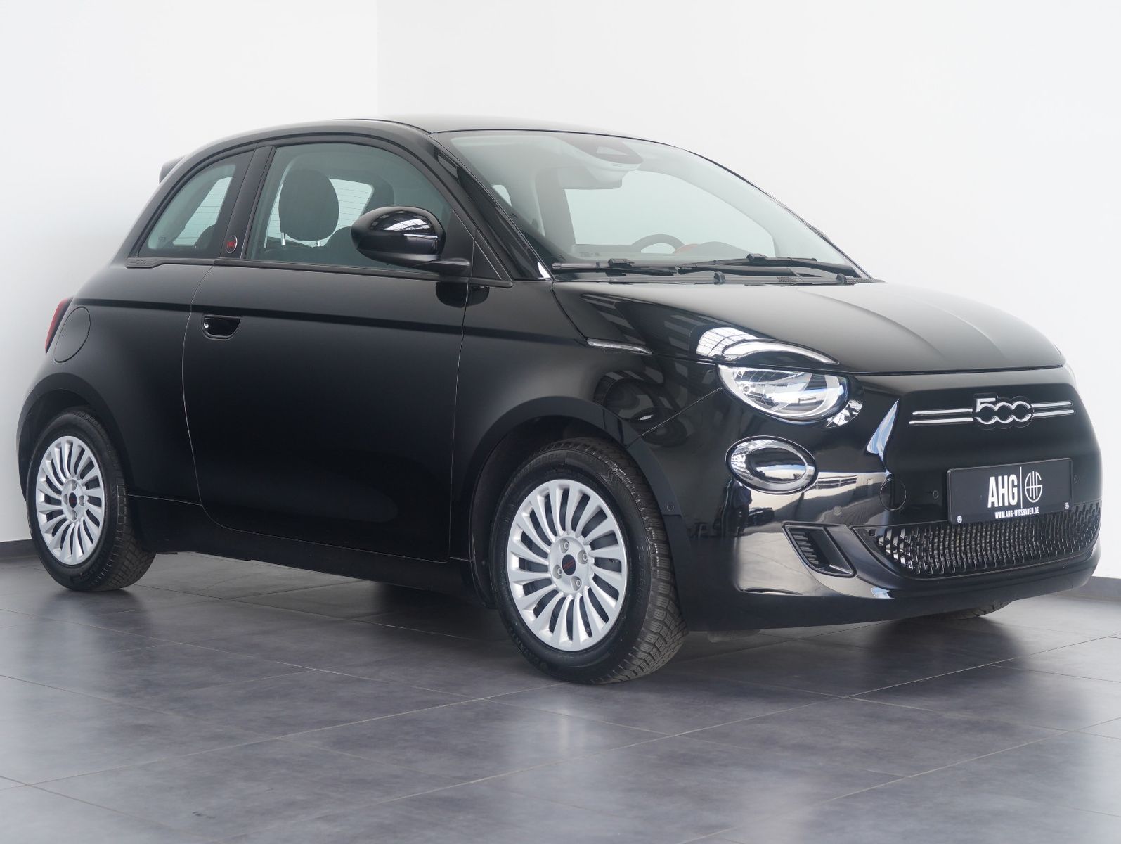 Fahrzeugabbildung Fiat 500e Red 70KW/23,8kWh/DC-LADEN/KAMERA