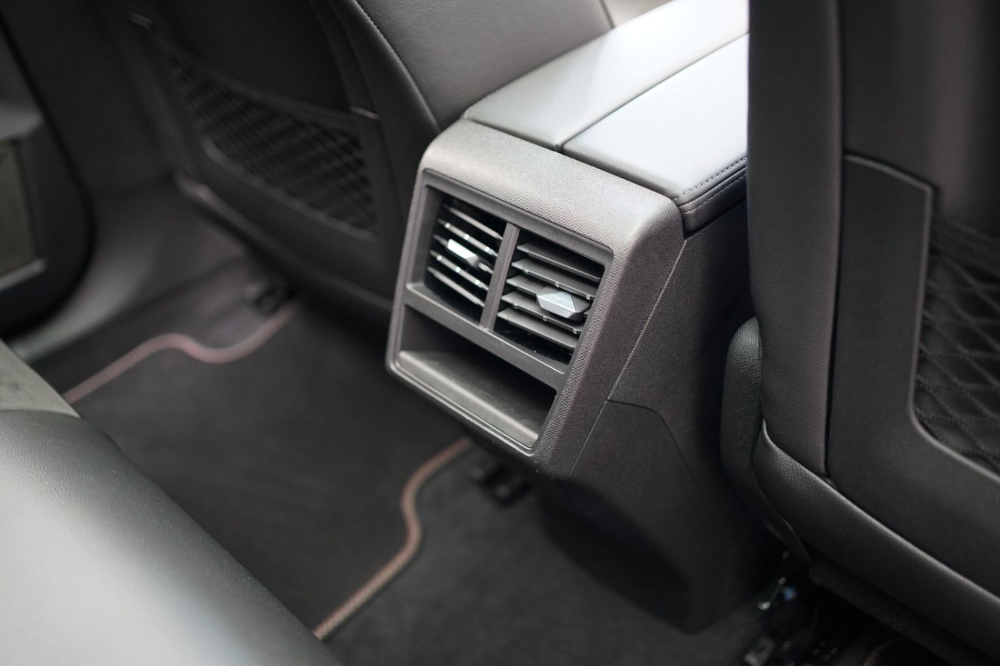 Fahrzeugabbildung DS Automobiles DS7 Crossback E-Tense 225 Performance Line+