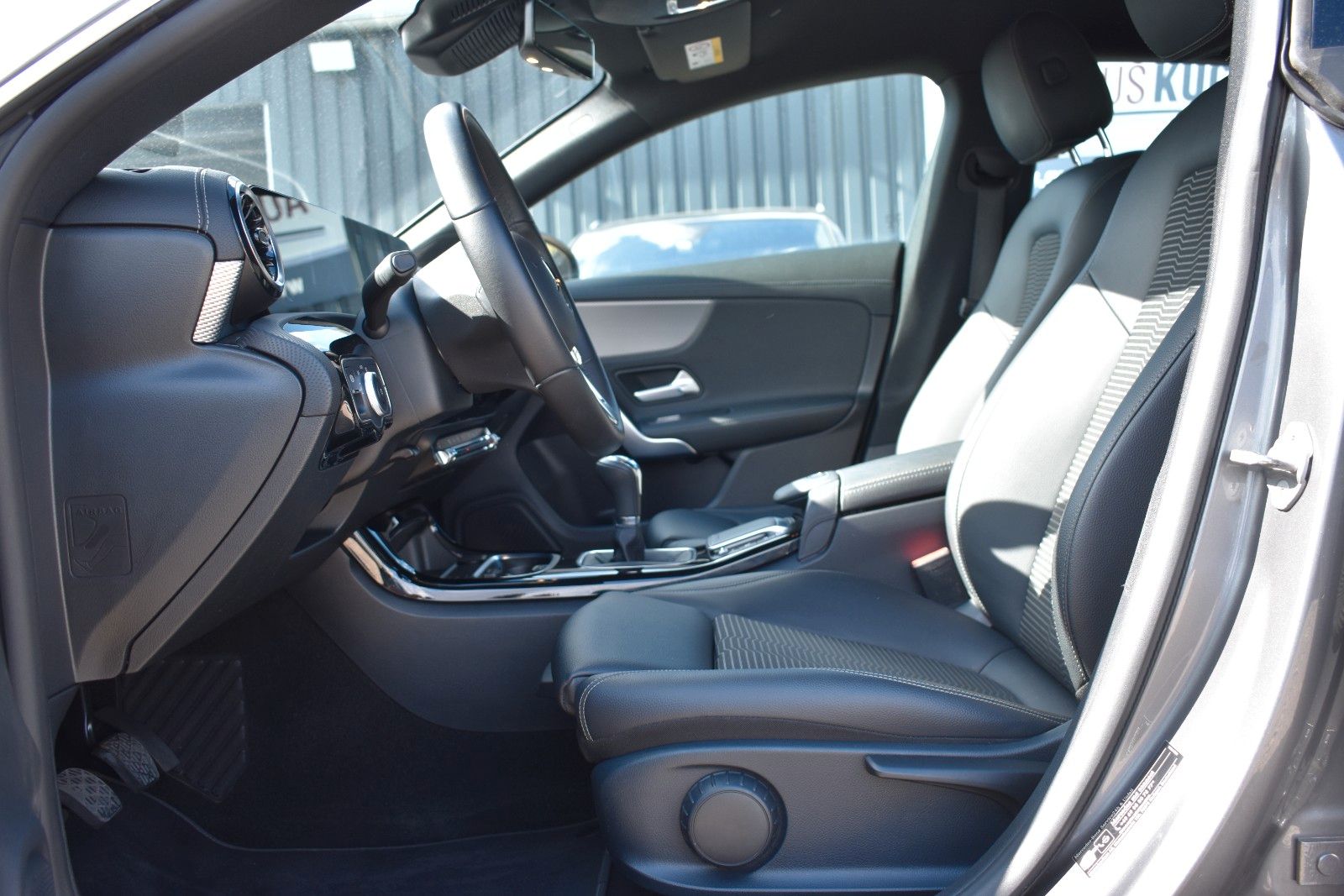 Fahrzeugabbildung Mercedes-Benz CLA 180d Shooting Brake LED/CARPLAY/KAMERA/TEMPO