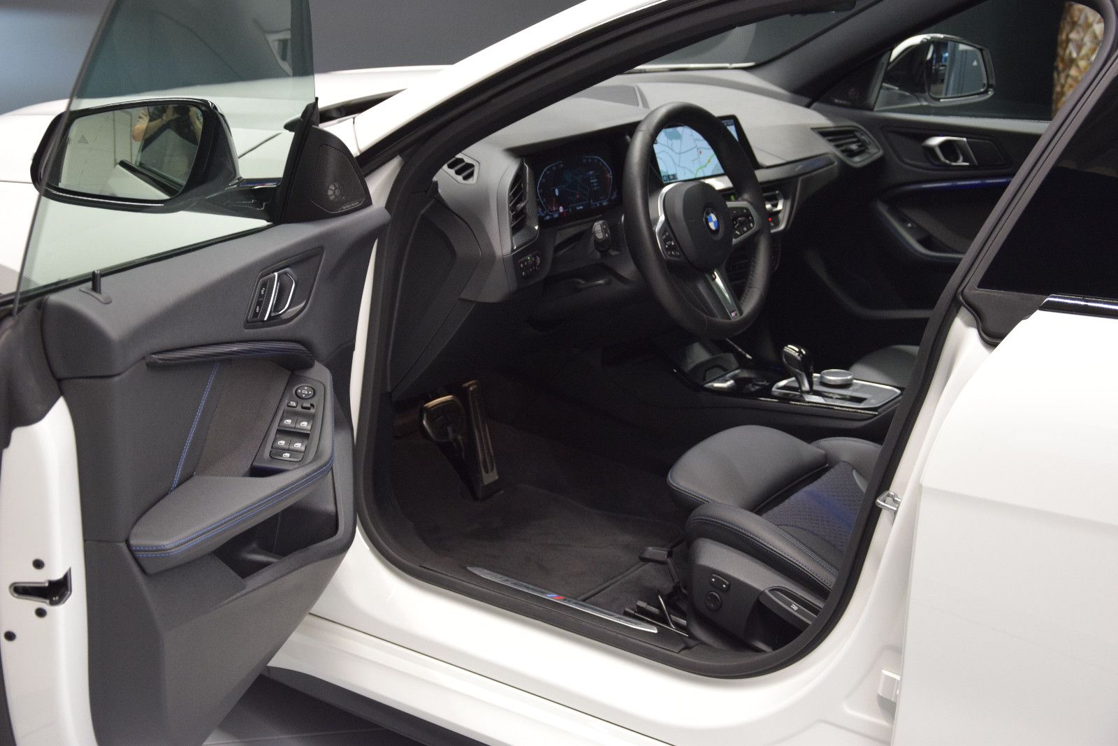 Fahrzeugabbildung BMW 218 Gran Coupé M Sport Pano H&k Leder ACC Kamera