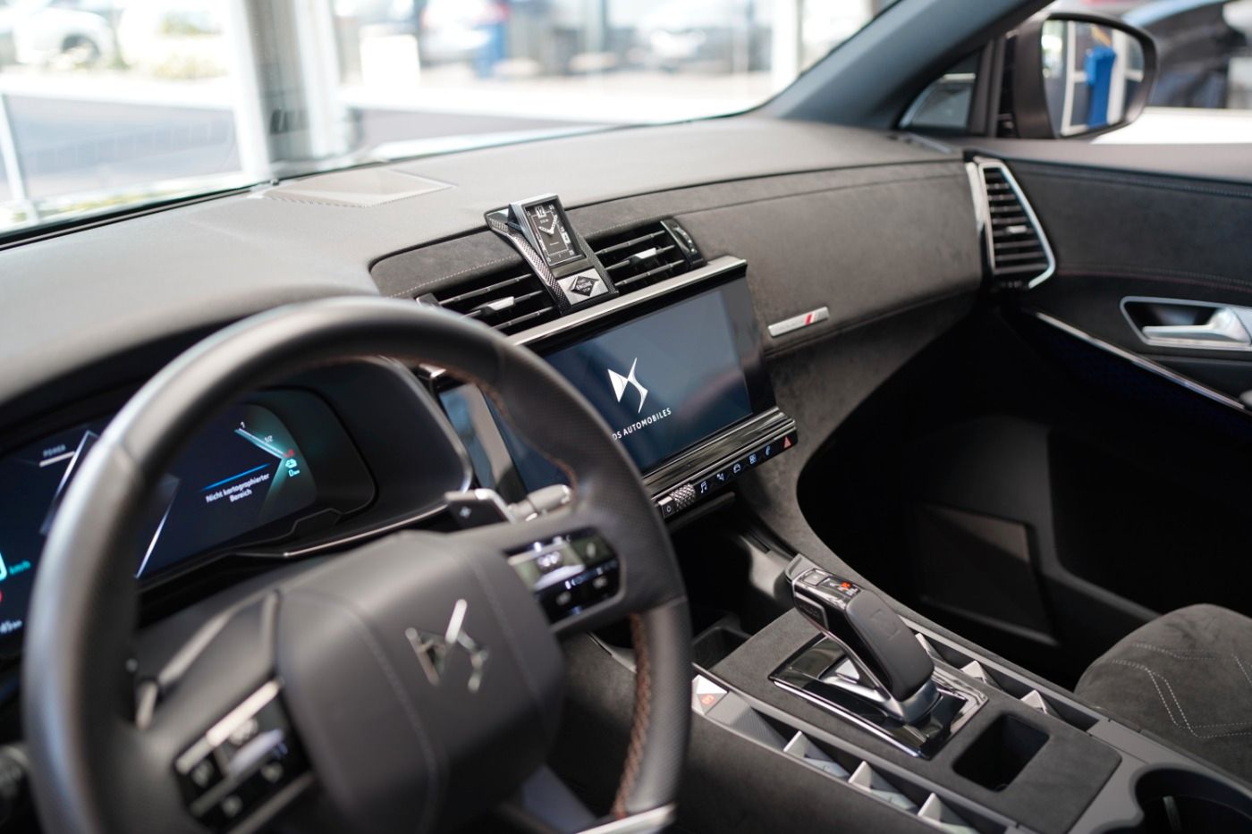 Fahrzeugabbildung DS Automobiles DS7 Crossback E-Tense 4x4 300 Anhängerkupplung