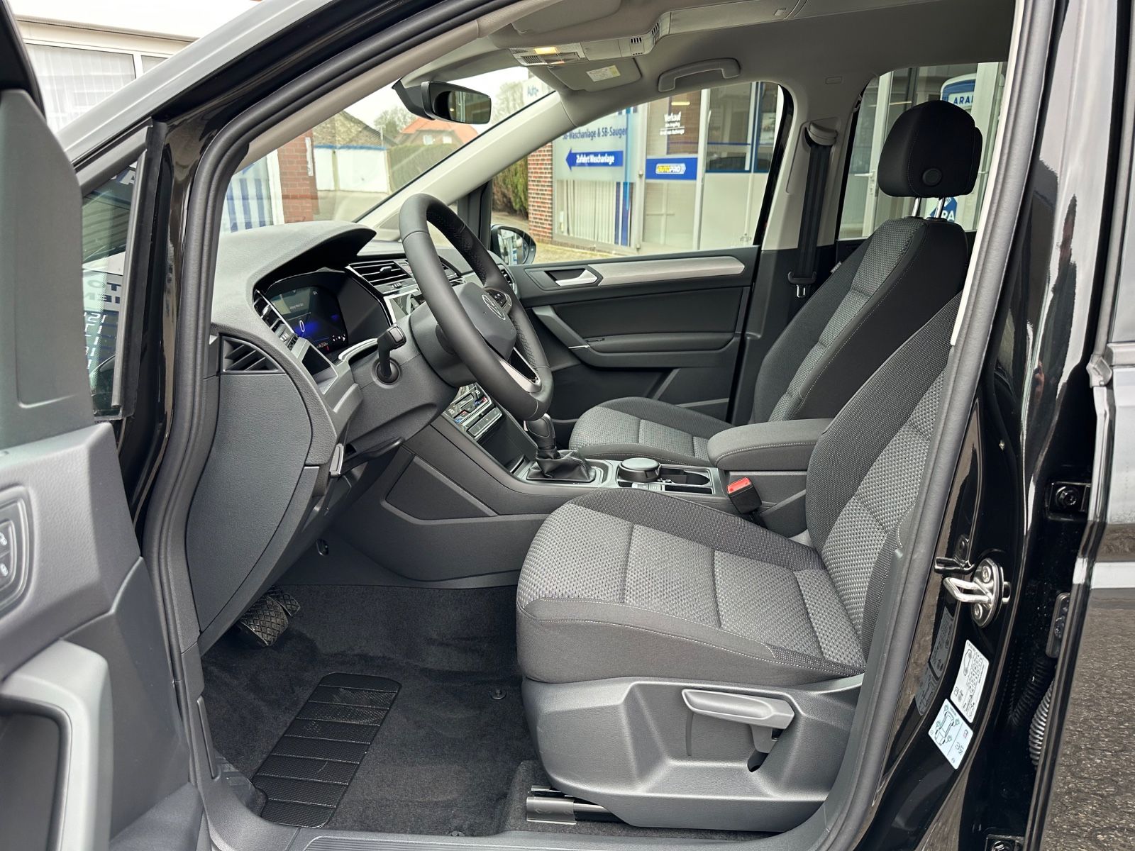 Fahrzeugabbildung Volkswagen Touran 1.5 TSI Comfortline DSG Navi/ACC/IQ/Shzg