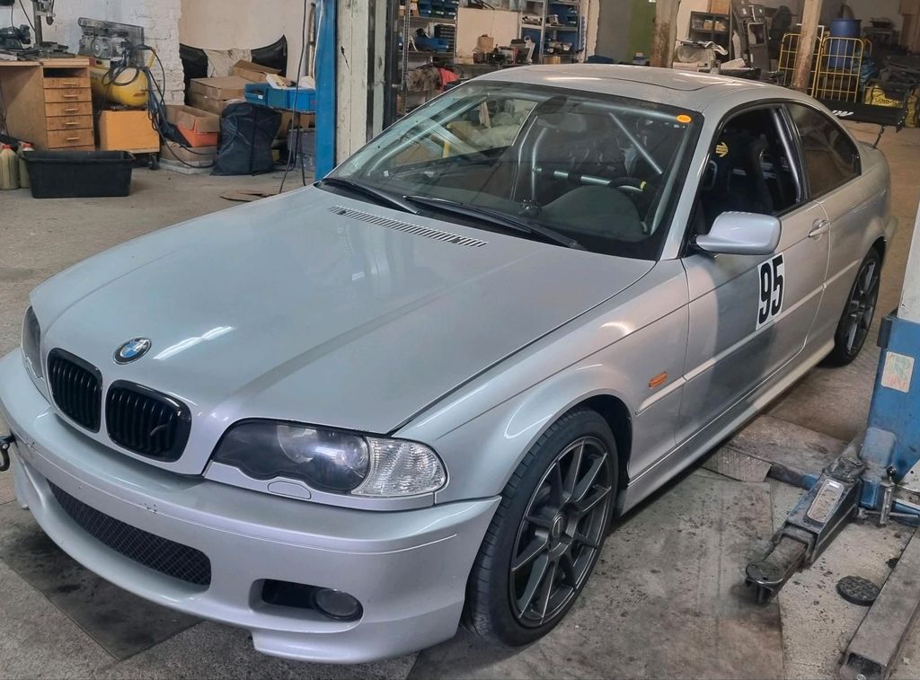 Image of BMW 330