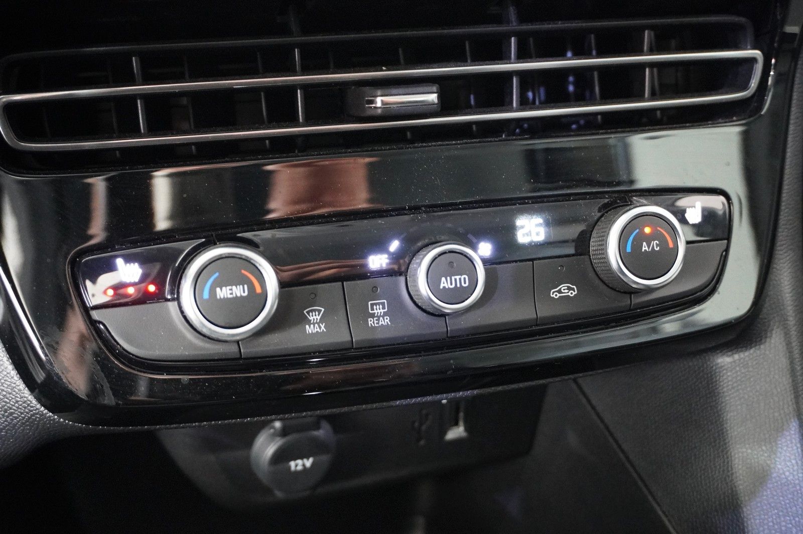 Fahrzeugabbildung Opel Mokka ELEGANCE 1.2T NAVI/LED/KAMERA/SPORT/SH/DAB