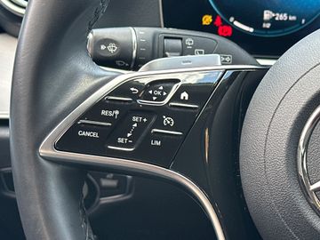 Mercedes E 220 - 12