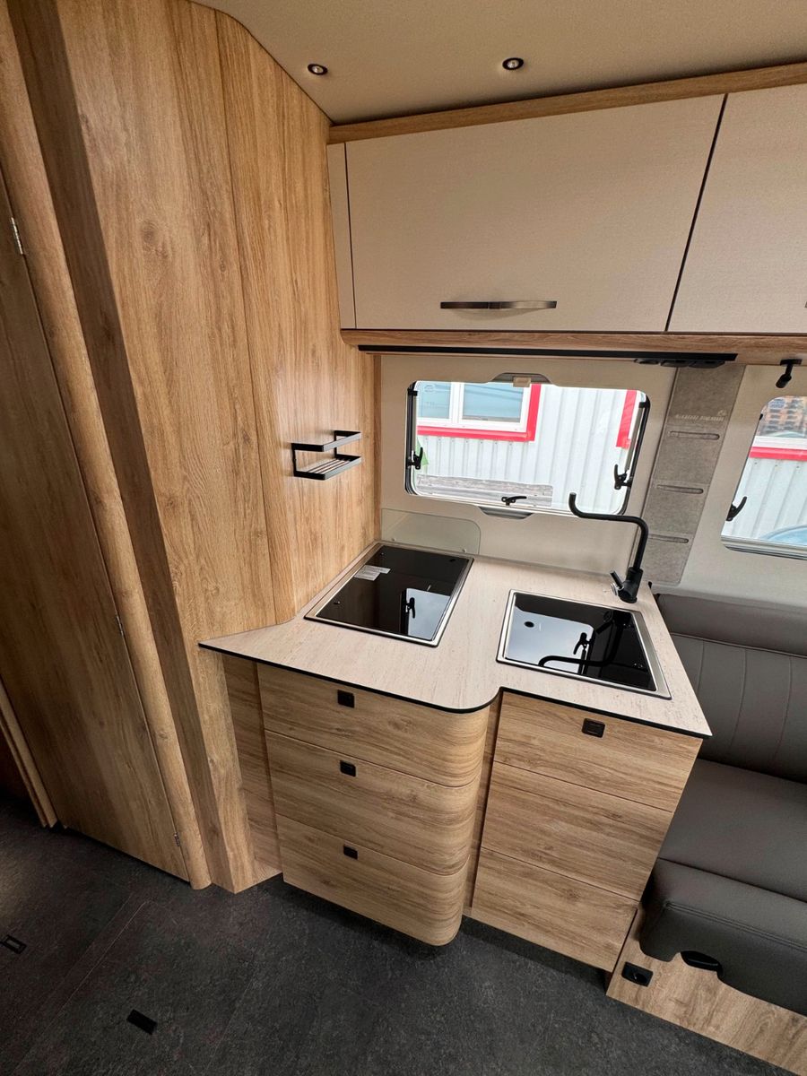 Fahrzeugabbildung Eura Mobil Integra Line 726 EF GT Delta / Hubstützen