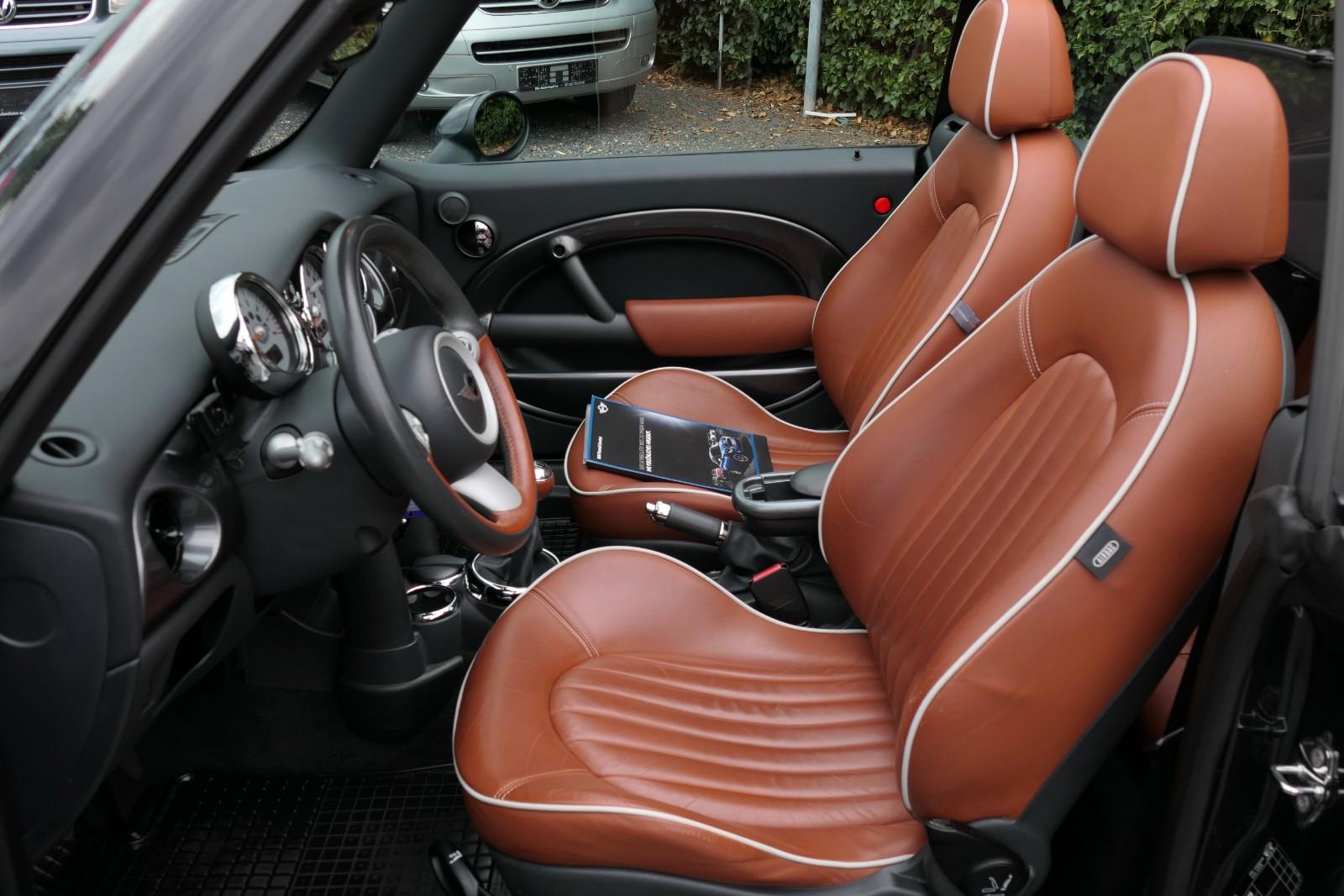 MINI Cooper S Cabrio Sidewalk* LEDER * PDC * TÜV *