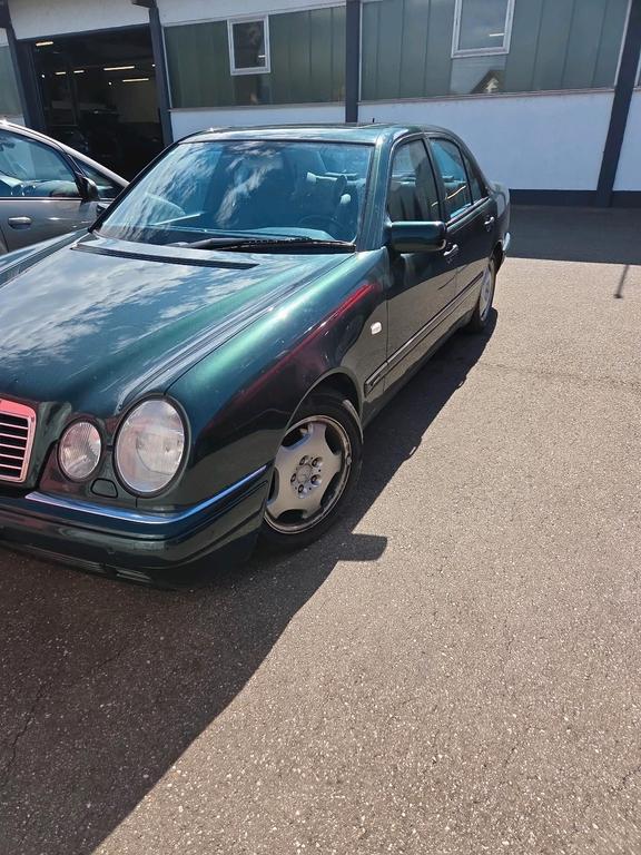 Mercedes-Benz E 320
