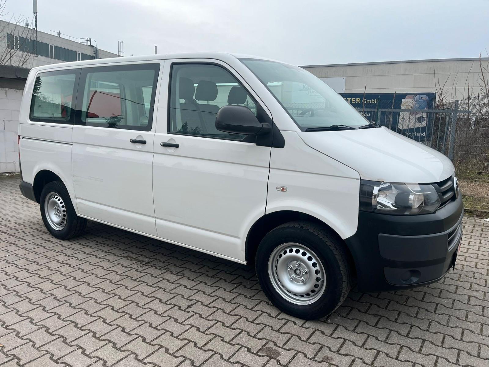 Volkswagen T5 Kombi Fensterbus 1.Hand AHK 2,5t TÜV Neu