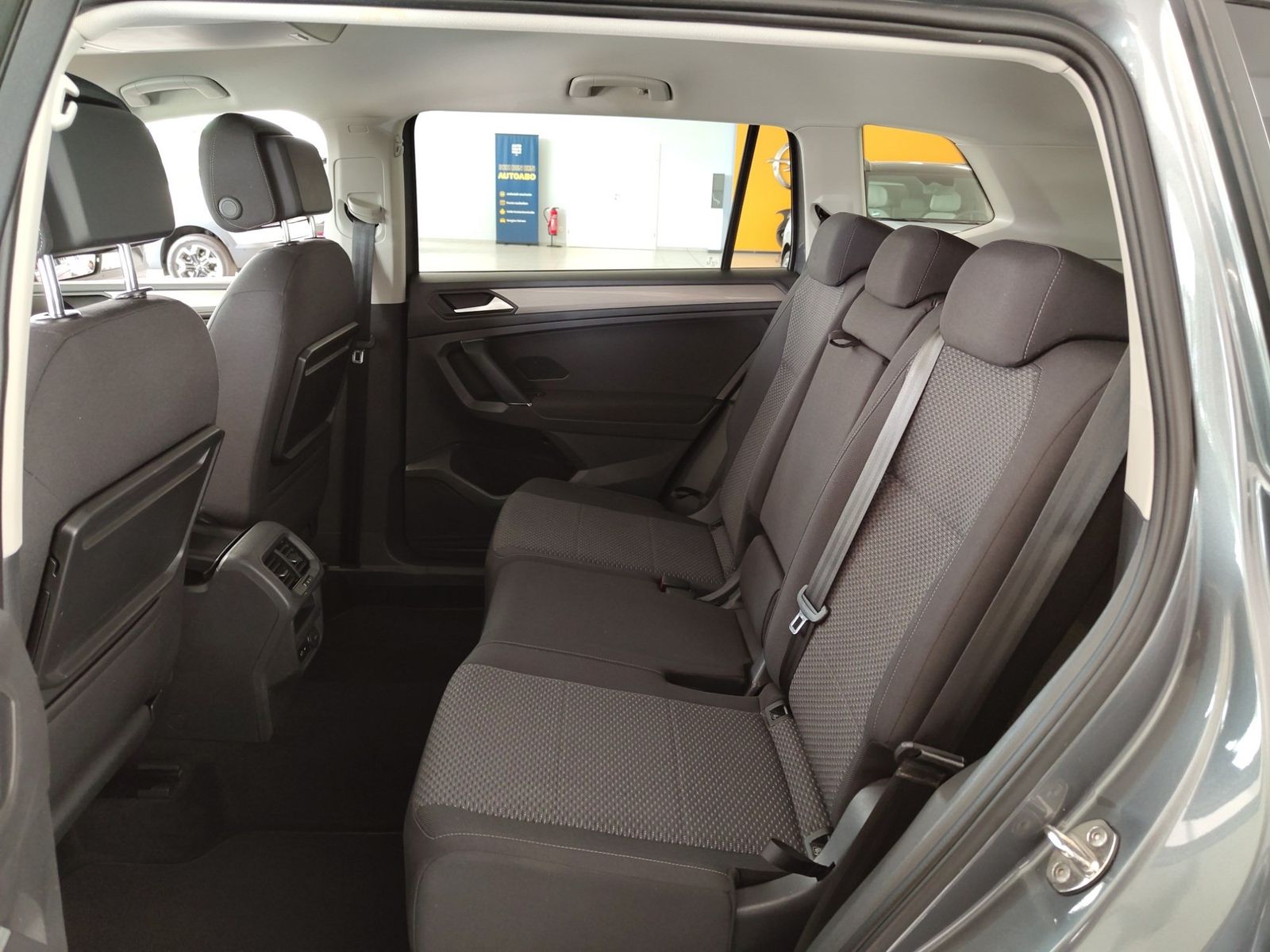 VW Tiguan Allspace 1.5 TSI Comfortline Allwetter Kl – Bild 9