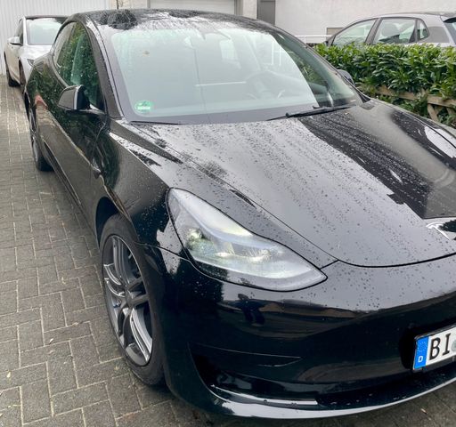 Tesla Model 3 Hinterradantrieb RWD  BJ 12/22 schwarz 