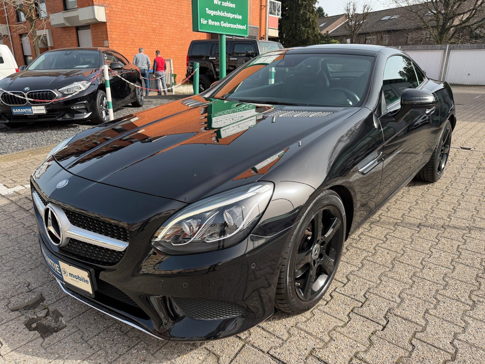 Fahrzeugabbildung Mercedes-Benz SLC 300 SPORT LED NAVI LEDER MEMORY AIRSCARF