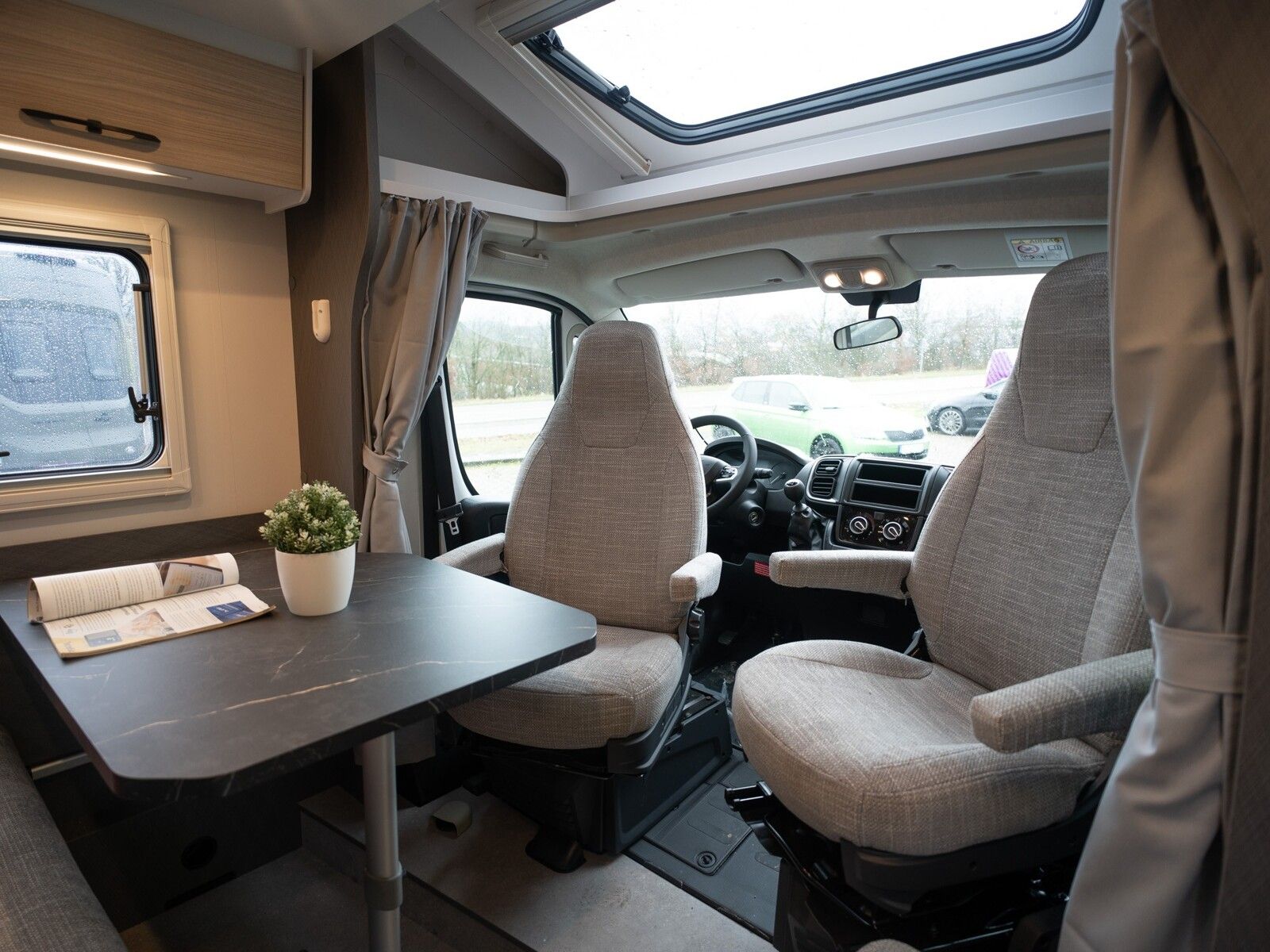 Fahrzeugabbildung Etrusco T-Modell Base 7.4 SB MJ26*Markise*Hubbett*Pakete