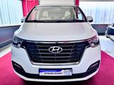 Hyundai H-1 Travel Premium Leder 8 Sitze Automatik Navi - Hyundai H-1: Kleinbus